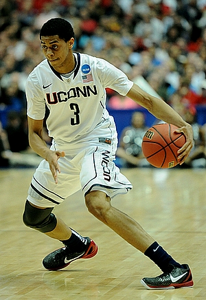 Which basketball shoes Jeremy Lamb wore