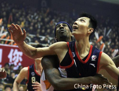 Chinese basketball player Yi Jianlian takes part in a training